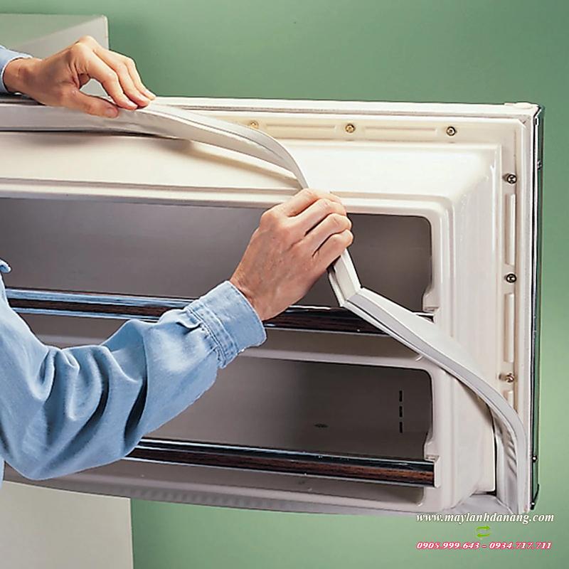 Các bước thay ron cửa tủ lạnh đơn giản tại nhà [Điện máy EEW]