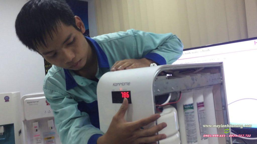Cách vệ sinh máy nước uống nóng lạnh tại nhà [Điện máy EEW]