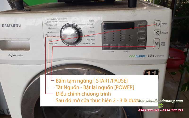 Cách mở cửa máy giặt khẩn cấp khi đang chạy, máy gặp sự cố [Điện máy EEW]