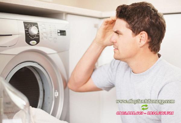 Tìm hiểu nguyên nhân tại sao máy giặt không lên nguồn? [Điện máy EEW]