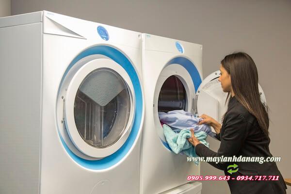 Chuyên gia hướng dẫn cách vệ sinh máy giặt LG cửa trước